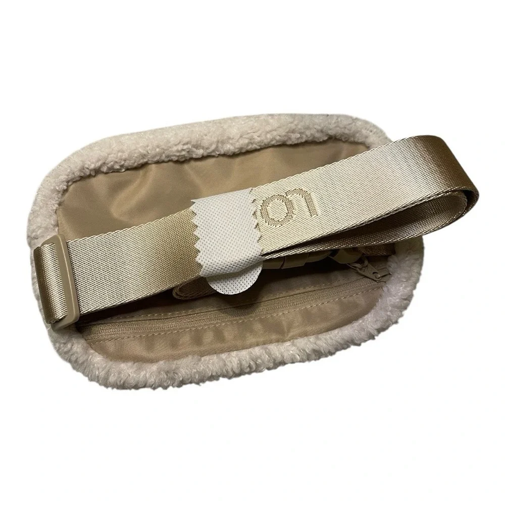 Lole Sherpa Fleece Belt Bag Cream Crossbody Fanny Pack Cozy Winter NWOT Warm